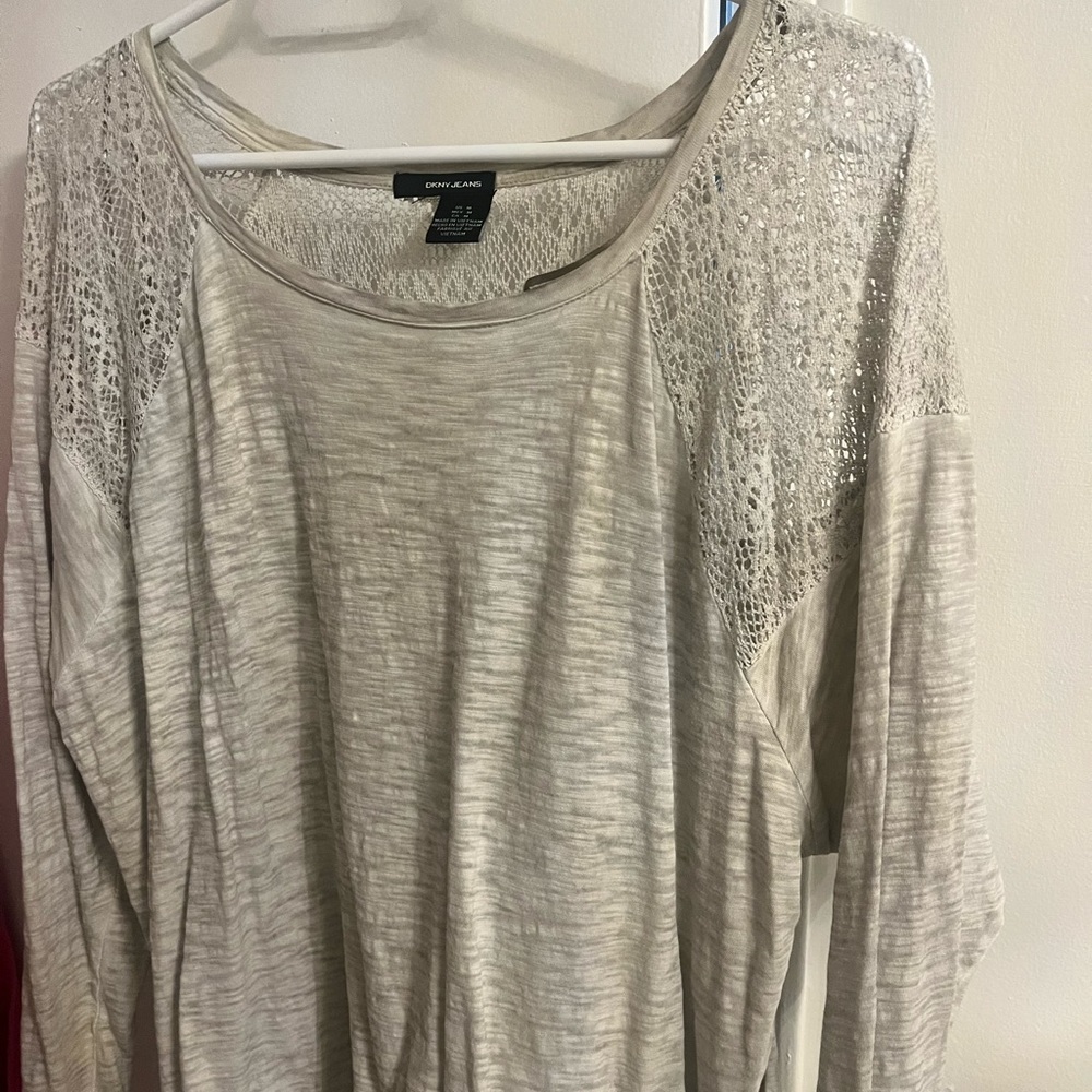 SALE!! DKNY JEANS LOOSE FIT TOP 🔥🔥🔥🔥